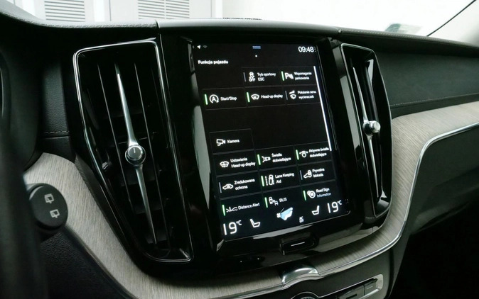 Volvo XC 60 cena 129900 przebieg: 161200, rok produkcji 2019 z Rzgów małe 596